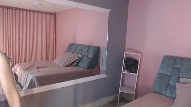 Camila Russoo online show from 2, 12, 2025