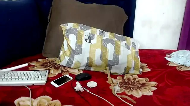 BUNNYCHOWX28 online show from 12, 9, 2025