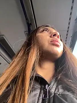 Sara-cooper2 online show from 4, 12, 2025