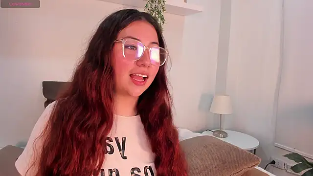 Nicolle Evanss  online show from 25, 4, 2026