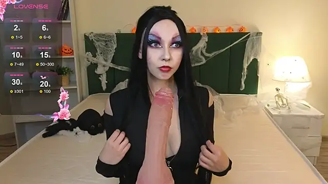 Tonya  Thompson online show from 31, 10, 2025