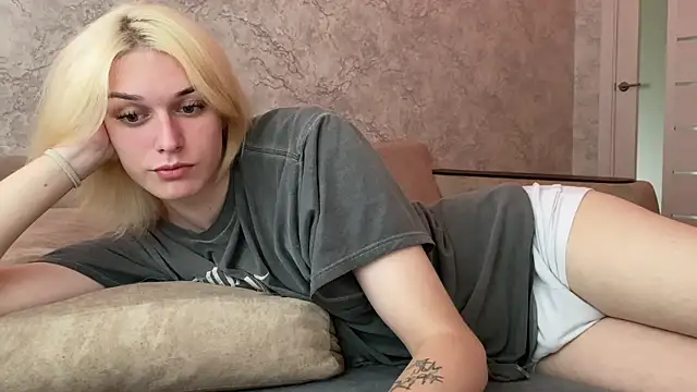 Snapshot of evelina228 chatting on 18, 9, 2025 evelina228 online show from 18, 9, 2025