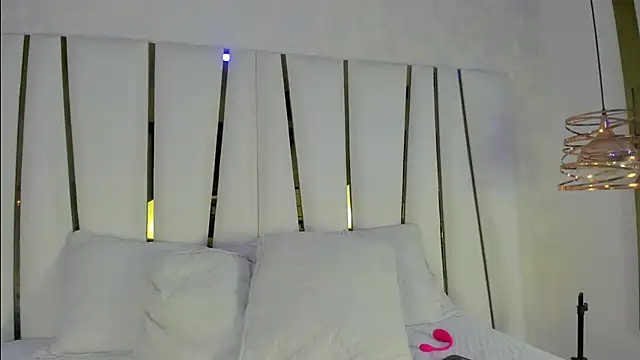 bonnie sm online show from 24, 10, 2025