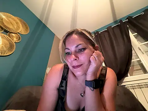 Snapshot of minettedusud chatting on 16, 10, 2025 minettedusud online show from 16, 10, 2025