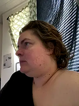 Snapshot of mummy-kat chatting on 19, 9, 2025 mummy-kat online show from 19, 9, 2025