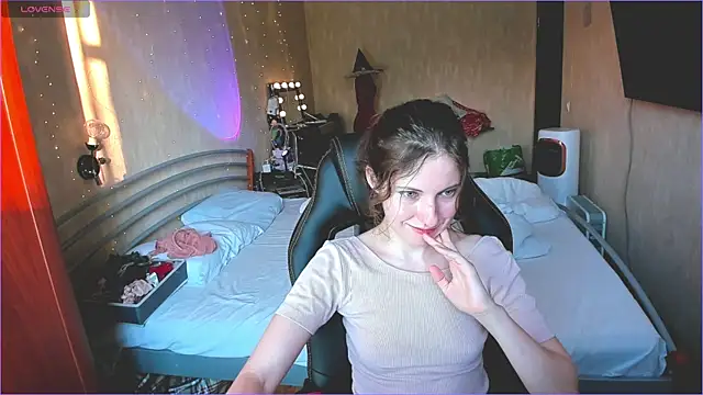 Agata in Wonderland online show from 16, 9, 2025