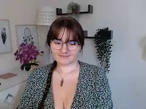 Snapshot of Julie_Diamond chatting on 19, 9, 2025 Julie Diamond online show from 19, 9, 2025