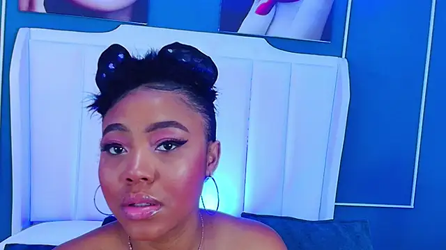 Snapshot of AngelaRoberts chatting on 20, 10, 2025 AngelaRoberts online show from 20, 10, 2025