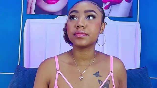 Snapshot of AngelaRoberts chatting on 21, 10, 2025 AngelaRoberts online show from 21, 10, 2025