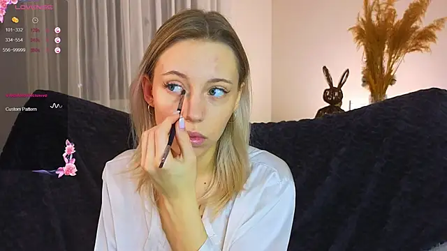 NyxaThorn online show from 10, 11, 2025