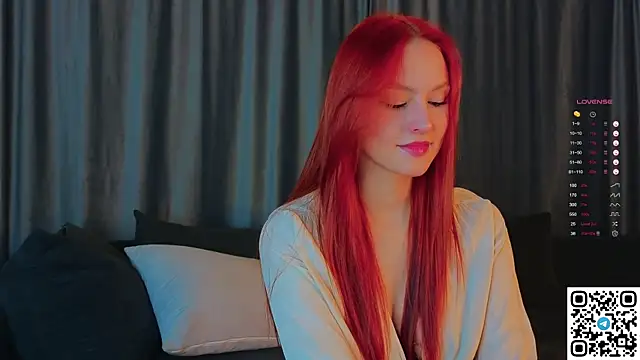 Snapshot of GildedKitten chatting on 2, 10, 2025 GildedKitten online show from 2, 10, 2025