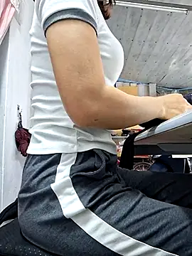 irina hana online show from 6, 11, 2025