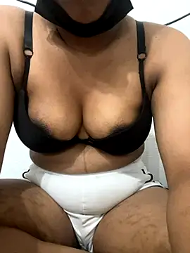 Snapshot of Mujerlunalinda chatting on 14, 10, 2025 Mujerlunalinda online show from 14, 10, 2025