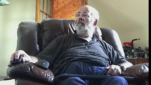 Snapshot of janzer13 chatting on 9, 6, 2026 janzer13 online show from 9, 6, 2026