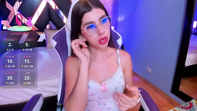 Emma Petiite online show from 9, 1, 2026