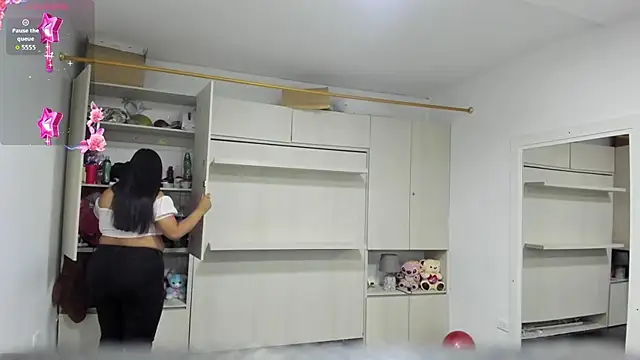 LilyWhitney online show from 23, 4, 2026