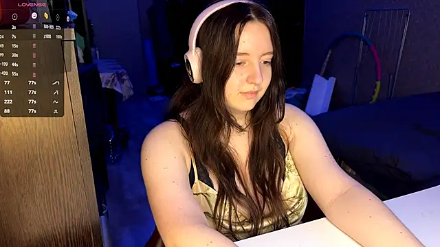 Snapshot of LauretteRagar chatting on 24, 10, 2025 LauretteRagar online show from 24, 10, 2025