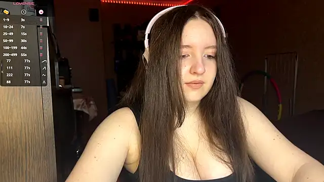 Snapshot of LauretteRagar chatting on 27, 10, 2025 LauretteRagar online show from 27, 10, 2025