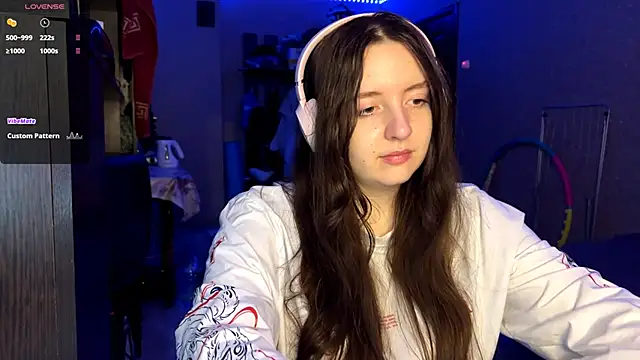 Snapshot of LauretteRagar chatting on 3, 11, 2025 LauretteRagar online show from 3, 11, 2025