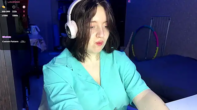 Snapshot of LauretteRagar chatting on 4, 11, 2025 LauretteRagar online show from 4, 11, 2025