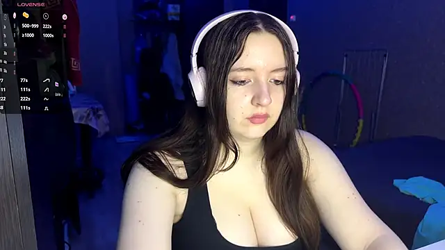 Snapshot of LauretteRagar chatting on 5, 11, 2025 LauretteRagar online show from 5, 11, 2025