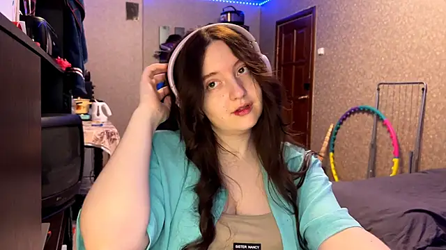 Snapshot of LauretteRagar chatting on 10, 11, 2025 LauretteRagar online show from 10, 11, 2025