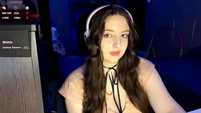 Snapshot of LauretteRagar chatting on 12, 11, 2025 LauretteRagar online show from 12, 11, 2025