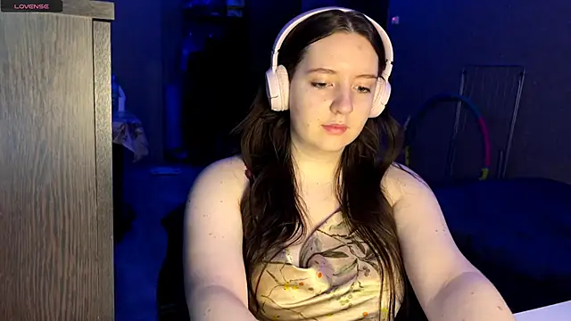 Snapshot of LauretteRagar chatting on 14, 11, 2025 LauretteRagar online show from 14, 11, 2025