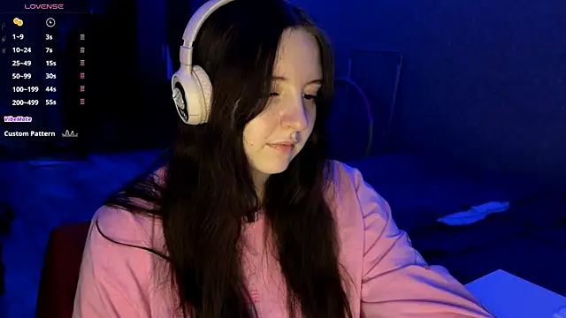 Snapshot of LauretteRagar chatting on 18, 11, 2025 LauretteRagar online show from 18, 11, 2025