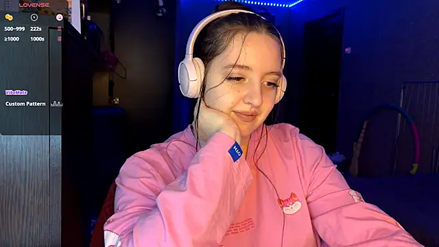 Snapshot of LauretteRagar chatting on 27, 11, 2025 LauretteRagar online show from 27, 11, 2025