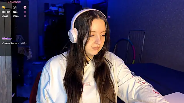 Snapshot of LauretteRagar chatting on 28, 11, 2025 LauretteRagar online show from 28, 11, 2025