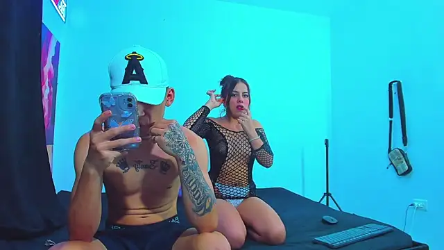 Snapshot of dereck_and_julie chatting on 5, 12, 2025 dereck and julie online show from 5, 12, 2025