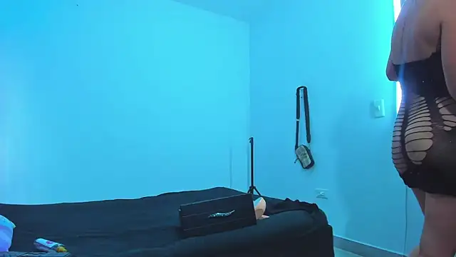 Snapshot of dereck_and_julie chatting on 5, 12, 2025 dereck and julie online show from 5, 12, 2025