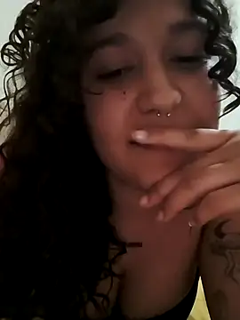 Snapshot of Nuria77 chatting on 8, 11, 2025 Nuria77 online show from 8, 11, 2025