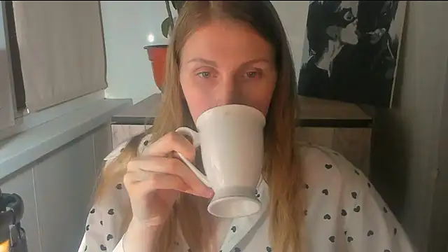 Snapshot of JuliaMuuun chatting on 6, 4, 2026 JuliaMuuun online show from 6, 4, 2026