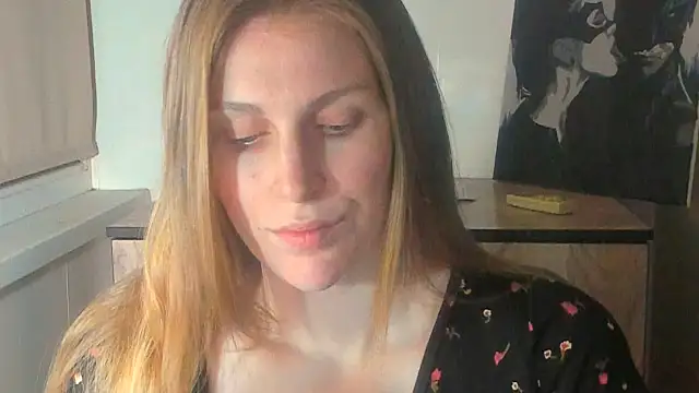 Snapshot of JuliaMuuun chatting on 10, 4, 2026 JuliaMuuun online show from 10, 4, 2026