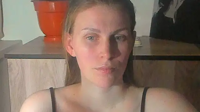 Snapshot of JuliaMuuun chatting on 13, 4, 2026 JuliaMuuun online show from 13, 4, 2026