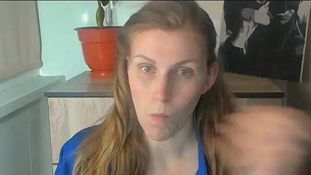 Snapshot of JuliaMuuun chatting on 18, 4, 2026 JuliaMuuun online show from 18, 4, 2026