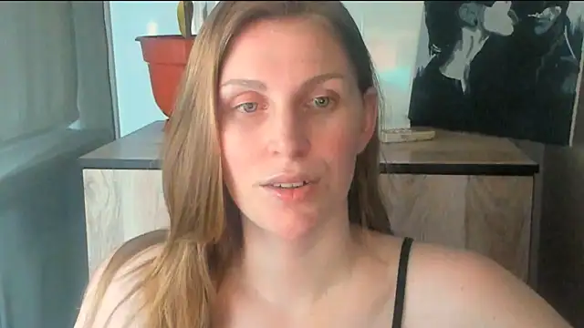 Snapshot of JuliaMuuun chatting on 24, 4, 2026 JuliaMuuun online show from 24, 4, 2026