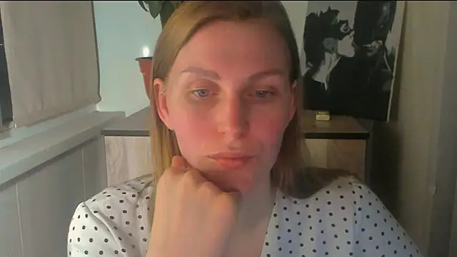 Snapshot of JuliaMuuun chatting on 28, 4, 2026 JuliaMuuun online show from 28, 4, 2026
