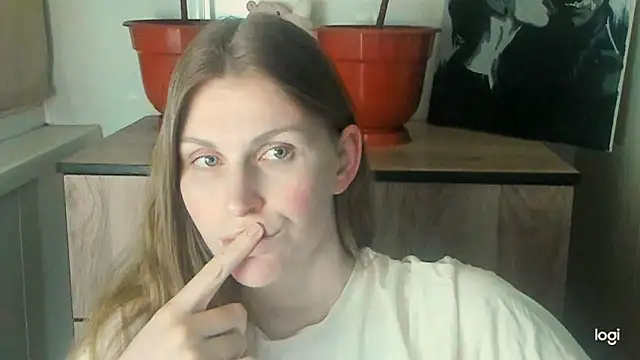 Snapshot of JuliaMuuun chatting on 11, 5, 2026 JuliaMuuun online show from 11, 5, 2026