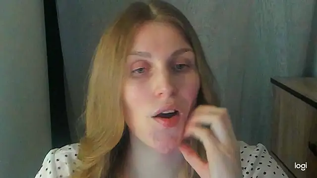 JuliaMuuun online show from 9, 6, 2026