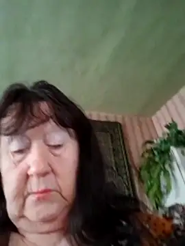 CrystalLime6411 online show from 3, 12, 2025