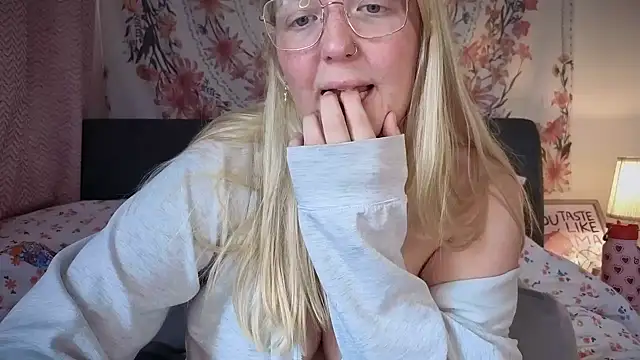 Snapshot of Daisyxoxo_ chatting on 16, 9, 2025 Daisyxoxo  online show from 16, 9, 2025