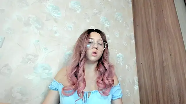 Stephanie Hills online show from 10, 9, 2025