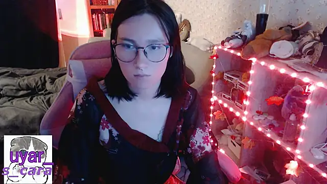 Snapshot of s_cara chatting on 1, 11, 2025 s cara online show from 1, 11, 2025