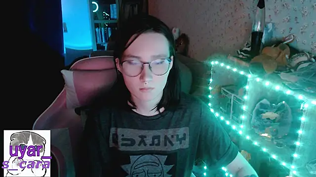 Snapshot of s_cara chatting on 8, 11, 2025 s cara online show from 8, 11, 2025