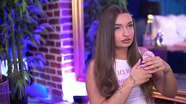 Snapshot of MillaSerene chatting on 6, 11, 2025 MillaSerene online show from 6, 11, 2025