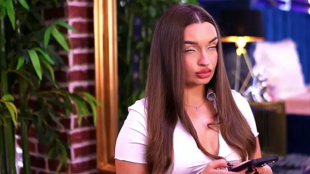 Snapshot of MillaSerene chatting on 22, 11, 2025 MillaSerene online show from 22, 11, 2025