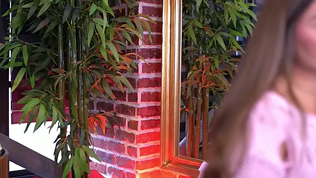 Snapshot of MillaSerene chatting on 4, 12, 2025 MillaSerene online show from 4, 12, 2025